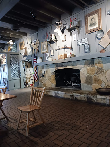 American Restaurant «Cracker Barrel Old Country Store», reviews and photos, 2371 E Aurora Rd, Twinsburg, OH 44087, USA