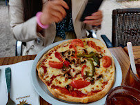 Pizza du Restaurant Helio's à Versailles - n°14