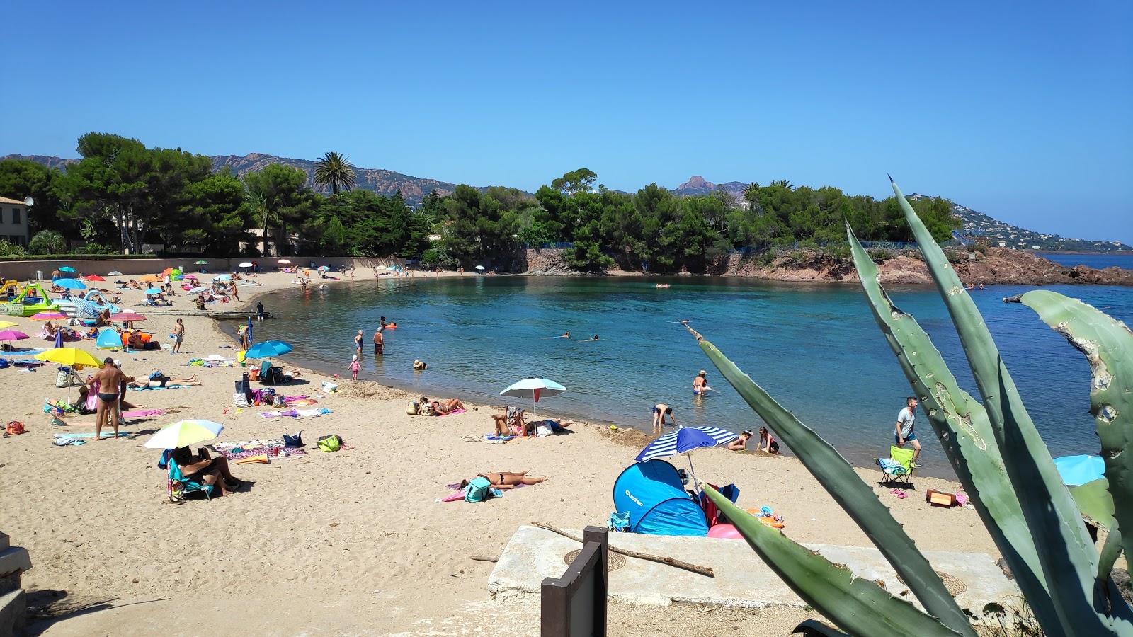 Photo of Plage de Camp Long with bright sand surface