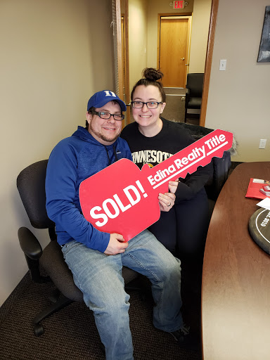 Real Estate Agents «Edina Realty - Pam Artmann», reviews and photos, 231 Main St NW #200, Elk River, MN 55330, USA