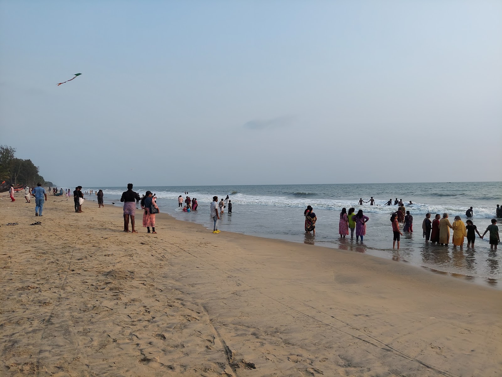 Foto de Snehatheeram Beach con arena beige superficie