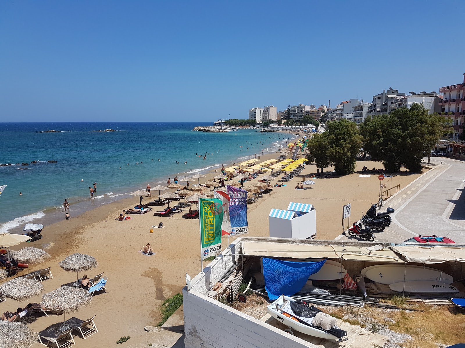 Foto von Nea Chora Beach mit beiger sand Oberfläche