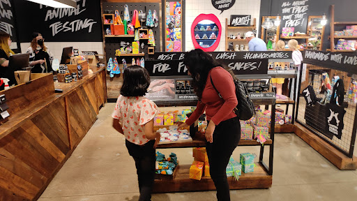Cosmetics Store «Lush», reviews and photos, 112 E Broadway, Bloomington, MN 55425, USA