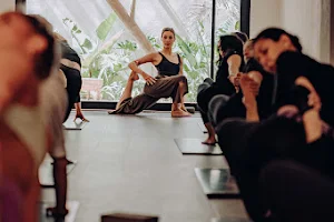 Élisa Cocquet Yoga image