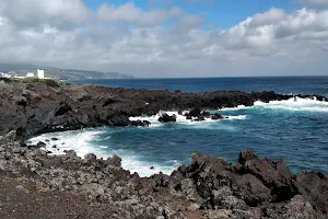 Ponta dos Caetanos image