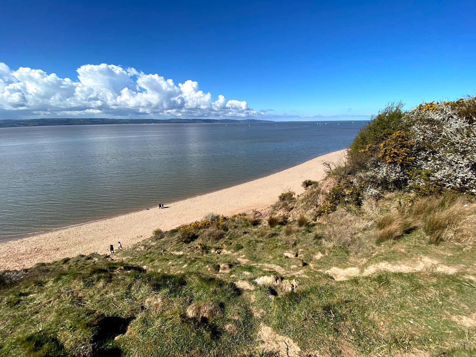 Foto af Thurstaston Strand med let sand og småsten overflade