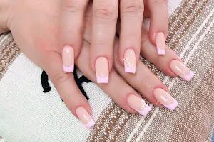 B&T NAILS - 10% OFF on all services! (Mon-Thu $33 minimum total) image
