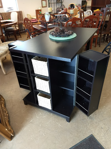 Consignment Shop «New Leaf Home Furnishings», reviews and photos, 2449 Pierce Dr #3, Spring Grove, IL 60081, USA