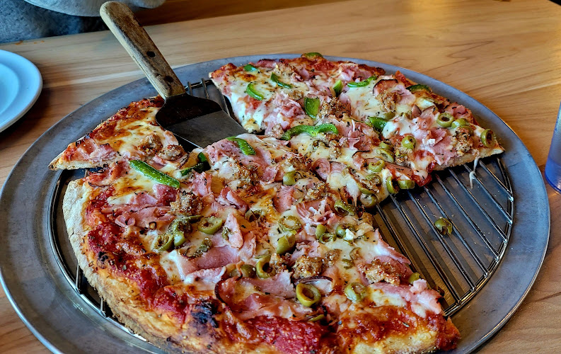 Best Thin Crust pizza place in Cedar Rapids - Tomaso's Pizza