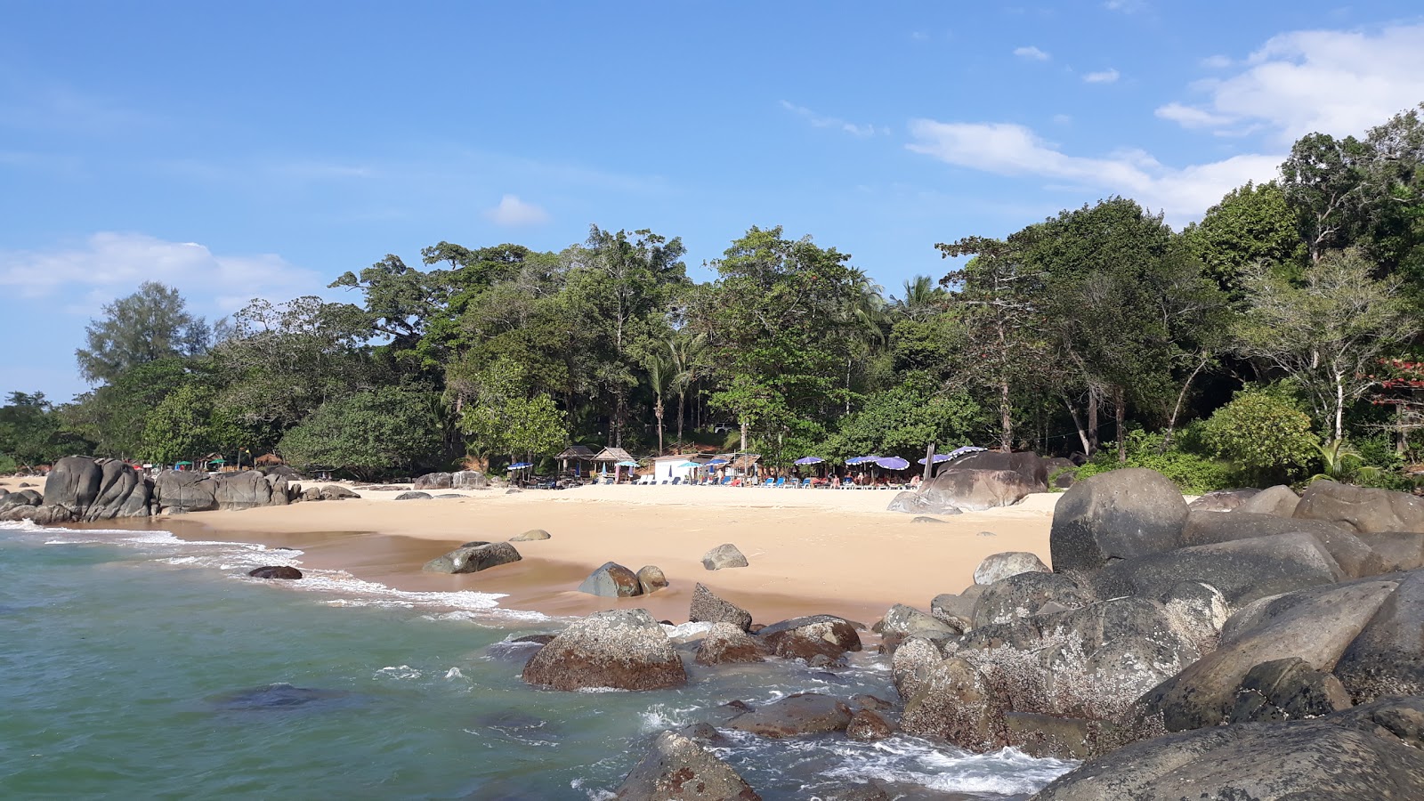 Fotografija Poseidon beach z svetel fin pesek površino