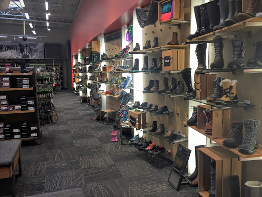 Camping Store «REI», reviews and photos, 15200 Potomac Town Pl #140, Woodbridge, VA 22191, USA