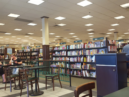 Book Store «Barnes & Noble Booksellers», reviews and photos, 1739 Olentangy River Rd, Columbus, OH 43212, USA