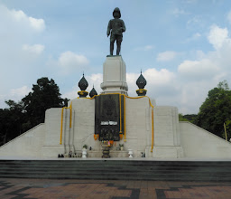 King Rama VI Monument photo