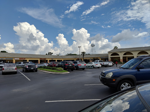Shopping Mall «Lake Village Shopping MallKitchengaets», reviews and photos, 10601 US-441, Leesburg, FL 34788, USA