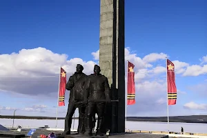 Monument to defenders of the Polar Region image