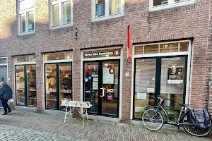 Terre des Hommes shop Leiden image