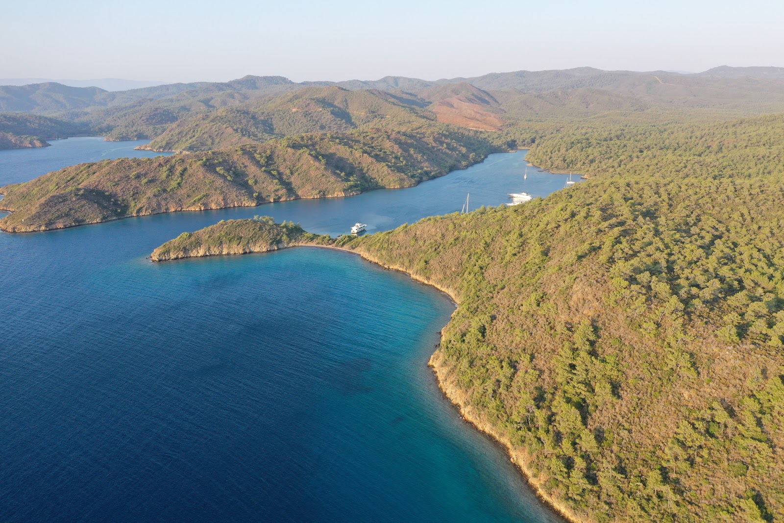 Hisaronu beach VIII'in fotoğrafı gri çakıl taşı yüzey ile