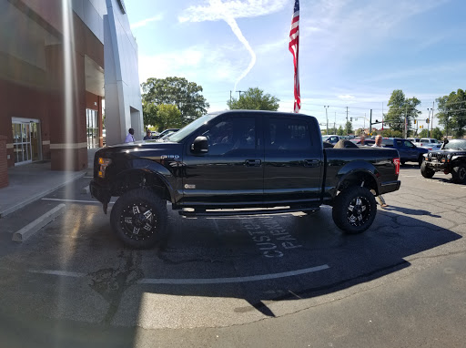 Car Dealer «Landers Ford», reviews and photos, 2082 W Poplar Ave, Collierville, TN 38017, USA