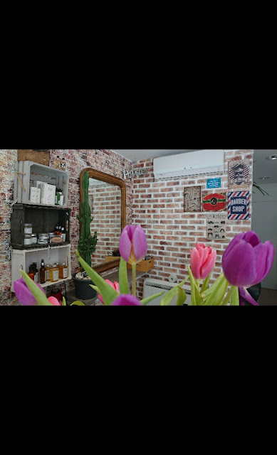 Coiffure Moustache & Escarpins