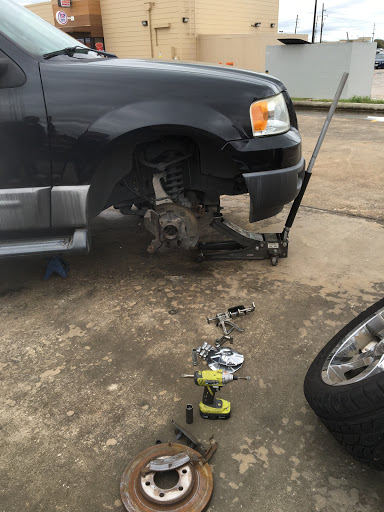 Auto Repair Shop «C.A.R.S Complete Auto Repair Services», reviews and photos, 612 W Phillips St, Conroe, TX 77301, USA
