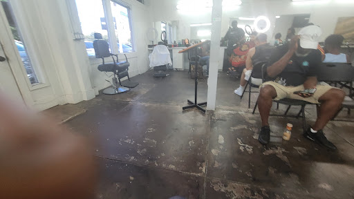Barber Shop «Kingdom Cuts Barber Shop», reviews and photos, 128 N Peak St, Dallas, TX 75226, USA