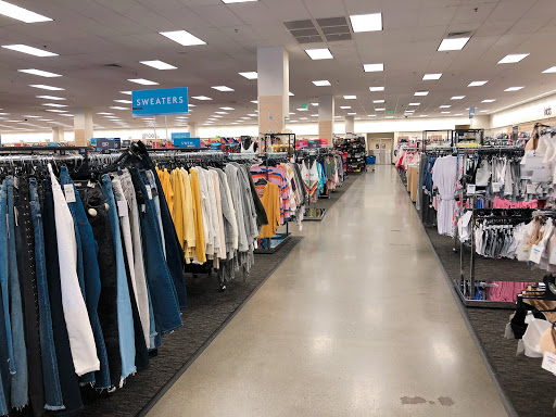 Department Store «Nordstrom Rack Burbank Empire Center», reviews and photos, 1601 N Victory Pl, Burbank, CA 91502, USA