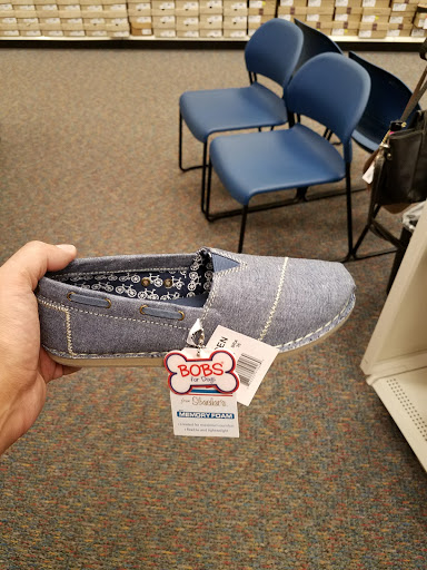 Shoe Store «Shoe Carnival», reviews and photos, 3271 Marketplace Dr, Council Bluffs, IA 51501, USA