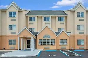 Microtel Inn & Suites by Wyndham Bushnell image