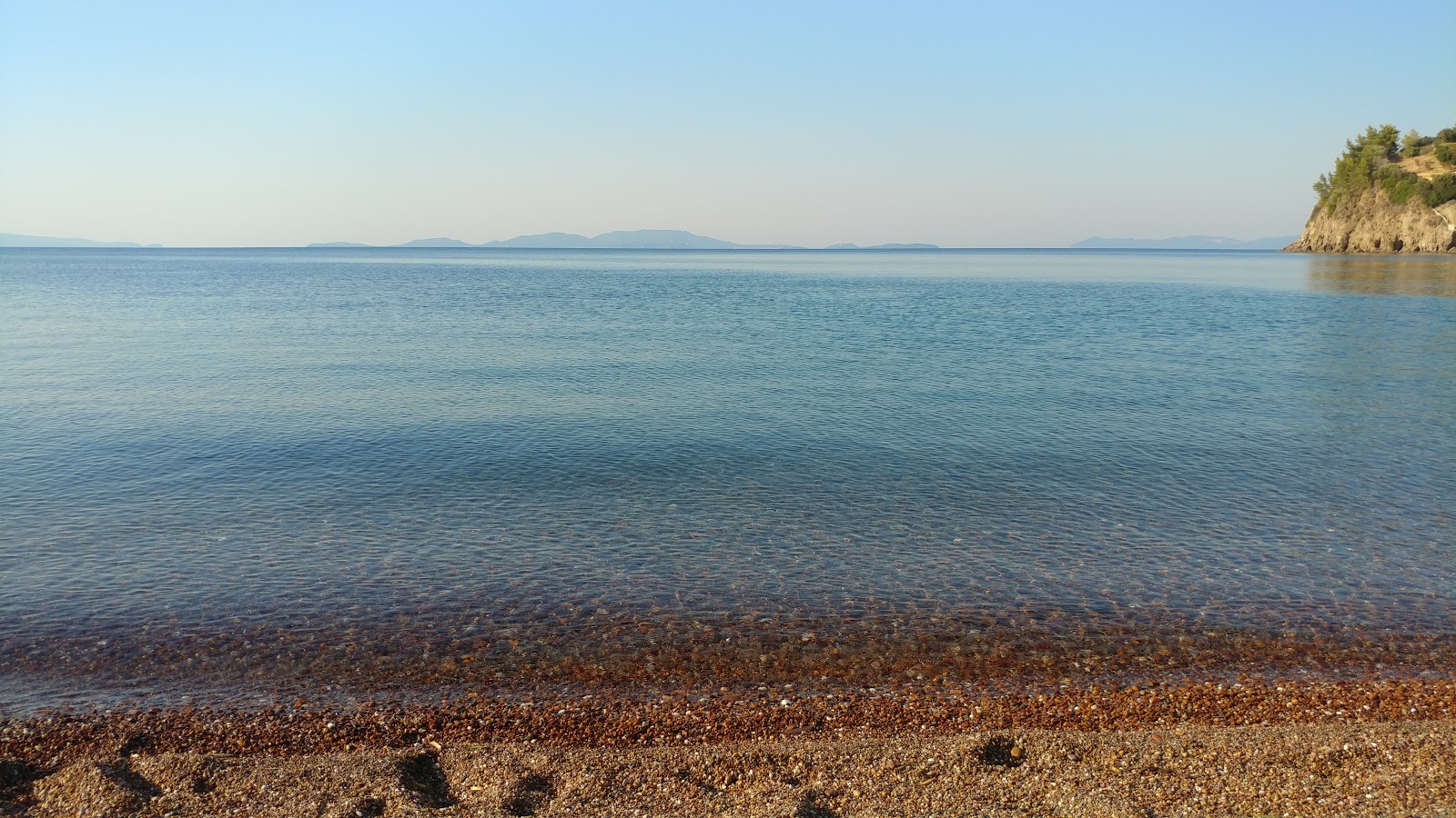 Foto af Rodaki beach med turkis rent vand overflade