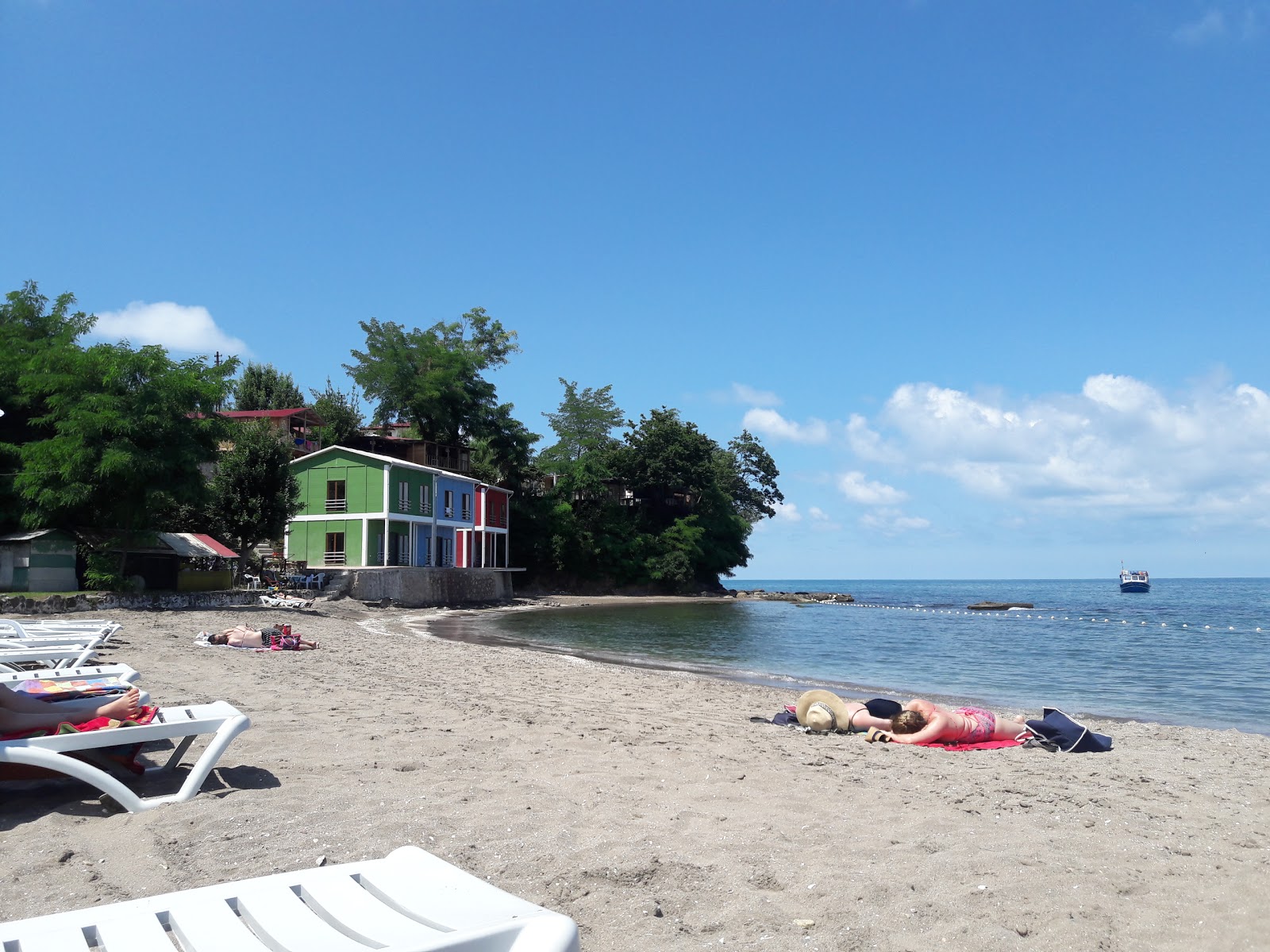 Foto von Yasar Arslan Beach und die siedlung