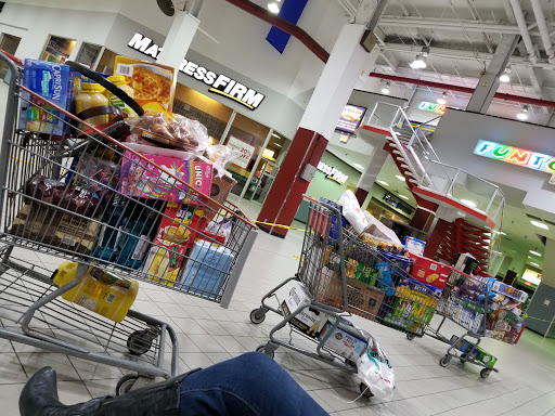 Shopping Mall «Metro Mall-Middle Village», reviews and photos, 6626 Metropolitan Ave, Middle Village, NY 11379, USA