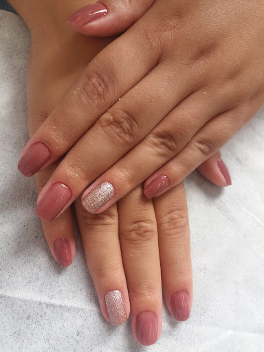 Logo da empresa - Esmalteria Daiane Trindade