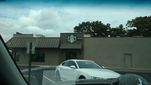 Coffee Shop «Starbucks», reviews and photos, 2034 N Highland Ave, Jackson, TN 38305, USA