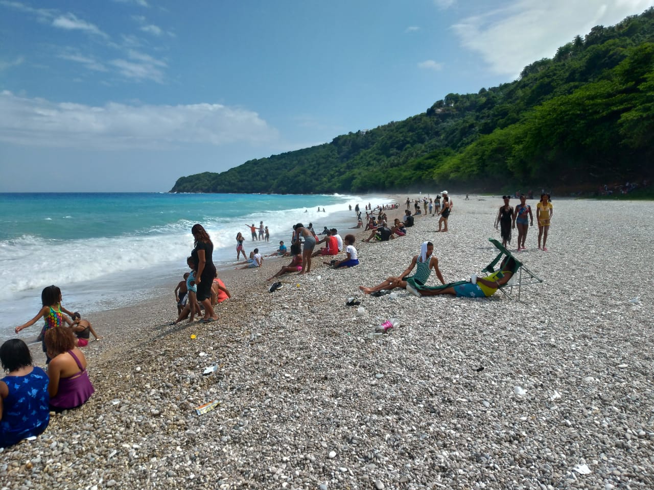 Foto von El Quemaito beach II mit kleine, beiger kiesel Oberfläche
