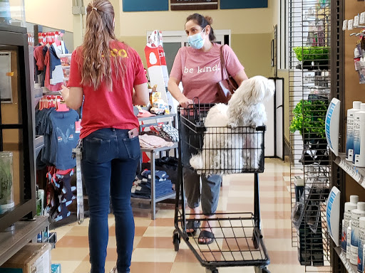 Pet Supply Store «Petco Animal Supplies», reviews and photos, 645 S Green Valley Pkwy, Henderson, NV 89052, USA