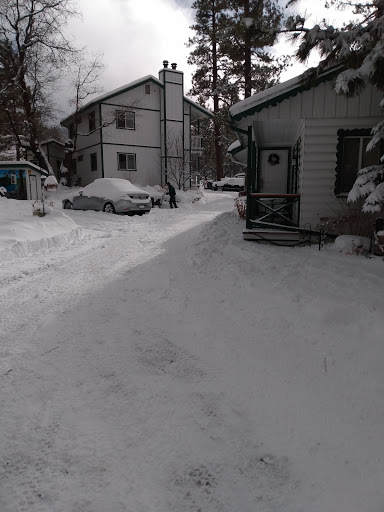 Hillcrest Suites & Cabins image