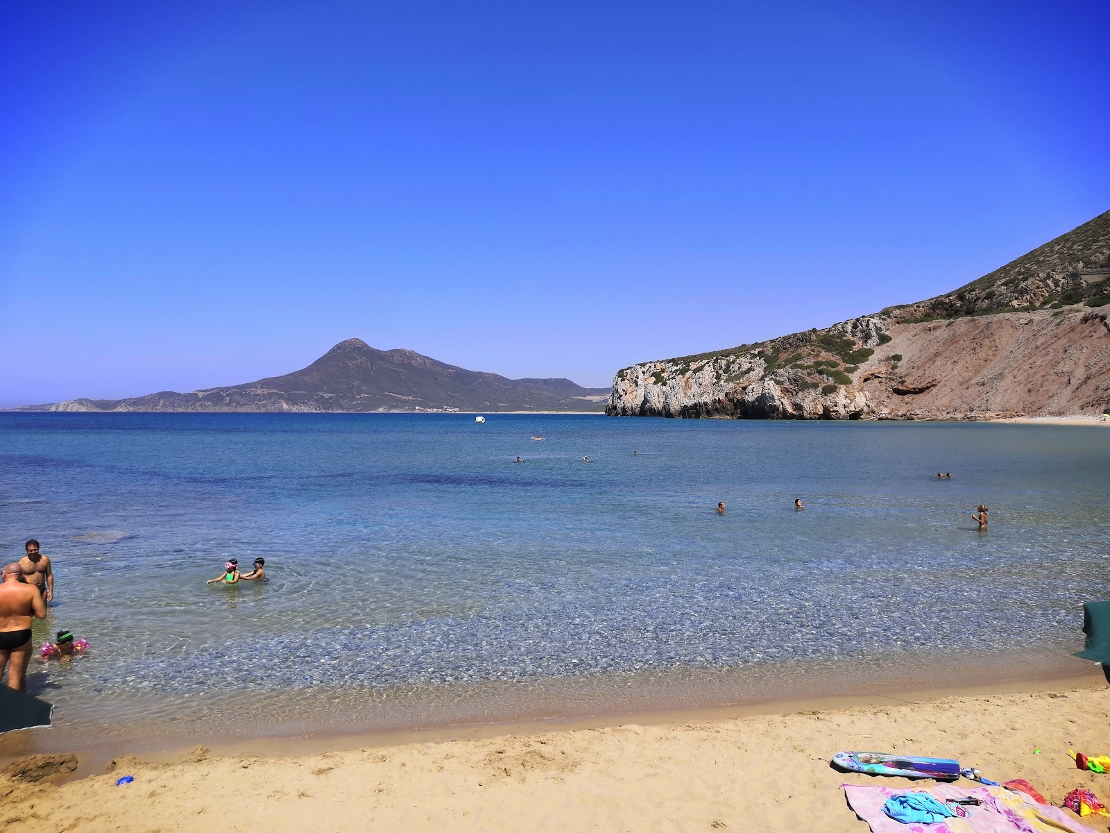 Foto von Spiaggia Di Buggerru und die siedlung