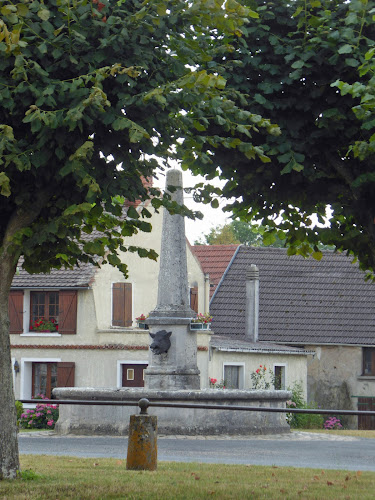 Fontaine à Villeneuve-sur-Fère