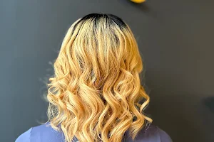 High Klass Hair Weave Bar image