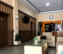 RedDoorz near Istana Plaza 2 photo