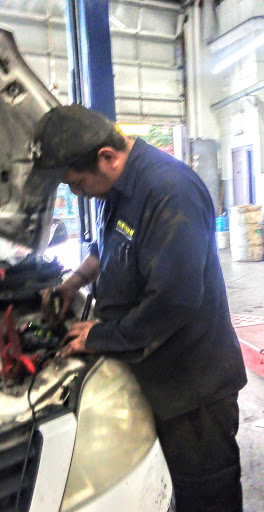 Auto Repair Shop «Meineke Car Care Center», reviews and photos, 23100 Pacific Hwy S, Des Moines, WA 98198, USA