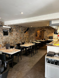 Atmosphère du Restaurant L'Osteria-Pizzeria-Trattoria au feu de bois à Saint-Laurent-du-Var - n°1