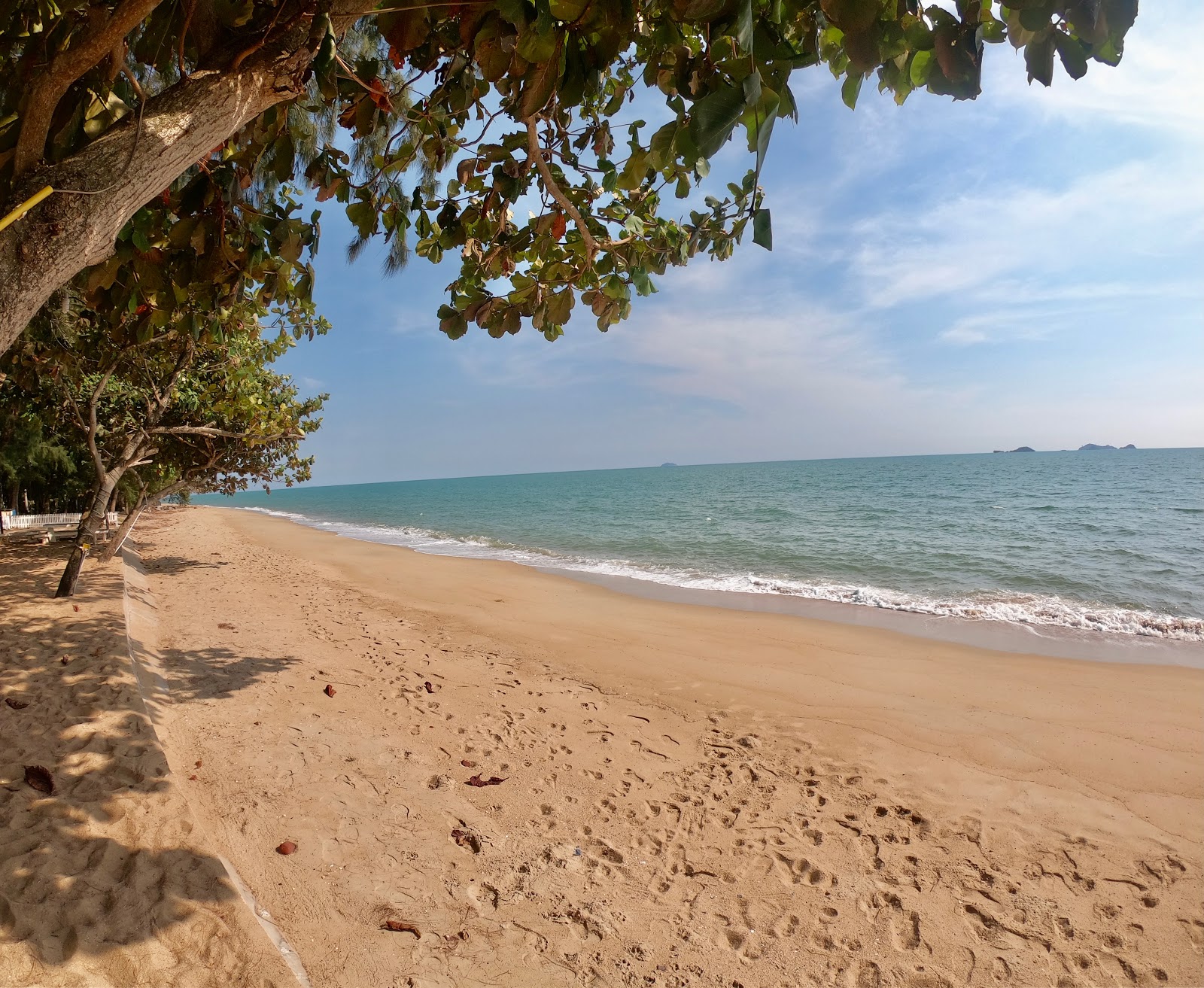 Foto von Klaeng Beach annehmlichkeitenbereich