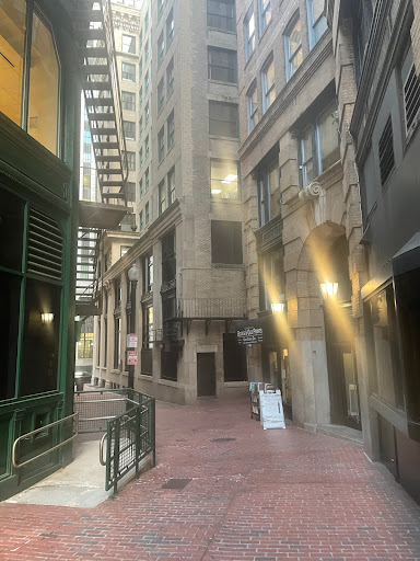 Used Book Store «Commonwealth Books», reviews and photos, 9 Spring Ln, Boston, MA 02109, USA