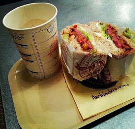 Photo n°9 de BAGELSTEIN • Bagels & Coffee shop à Versailles ()