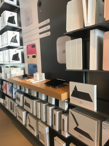 Computer Store «Apple Eton», reviews and photos, 28849 Chagrin Blvd, Woodmere, OH 44122, USA