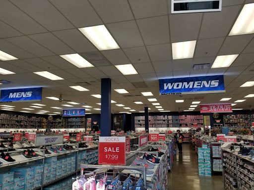 Shoe Store «SKECHERS Factory Outlet», reviews and photos, 3030 E 9th St, Oakland, CA 94601, USA