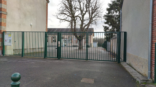 École primaire Robert Goupil à Bouzy-la-Forêt, Loiret