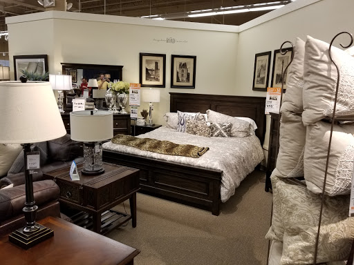 Furniture Store «Ashley HomeStore», reviews and photos, 905 Perimeter Dr, Schaumburg, IL 60173, USA