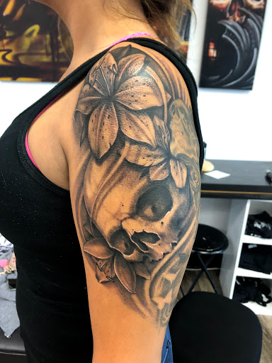 Tattoo Shop «7 Day Gallery Tattoo & Art Gallery», reviews and photos, 6000 W 159th St, Oak Forest, IL 60452, USA